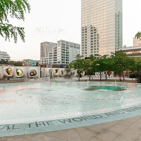 Lumina On Aleje Solidarnosci * Varsó